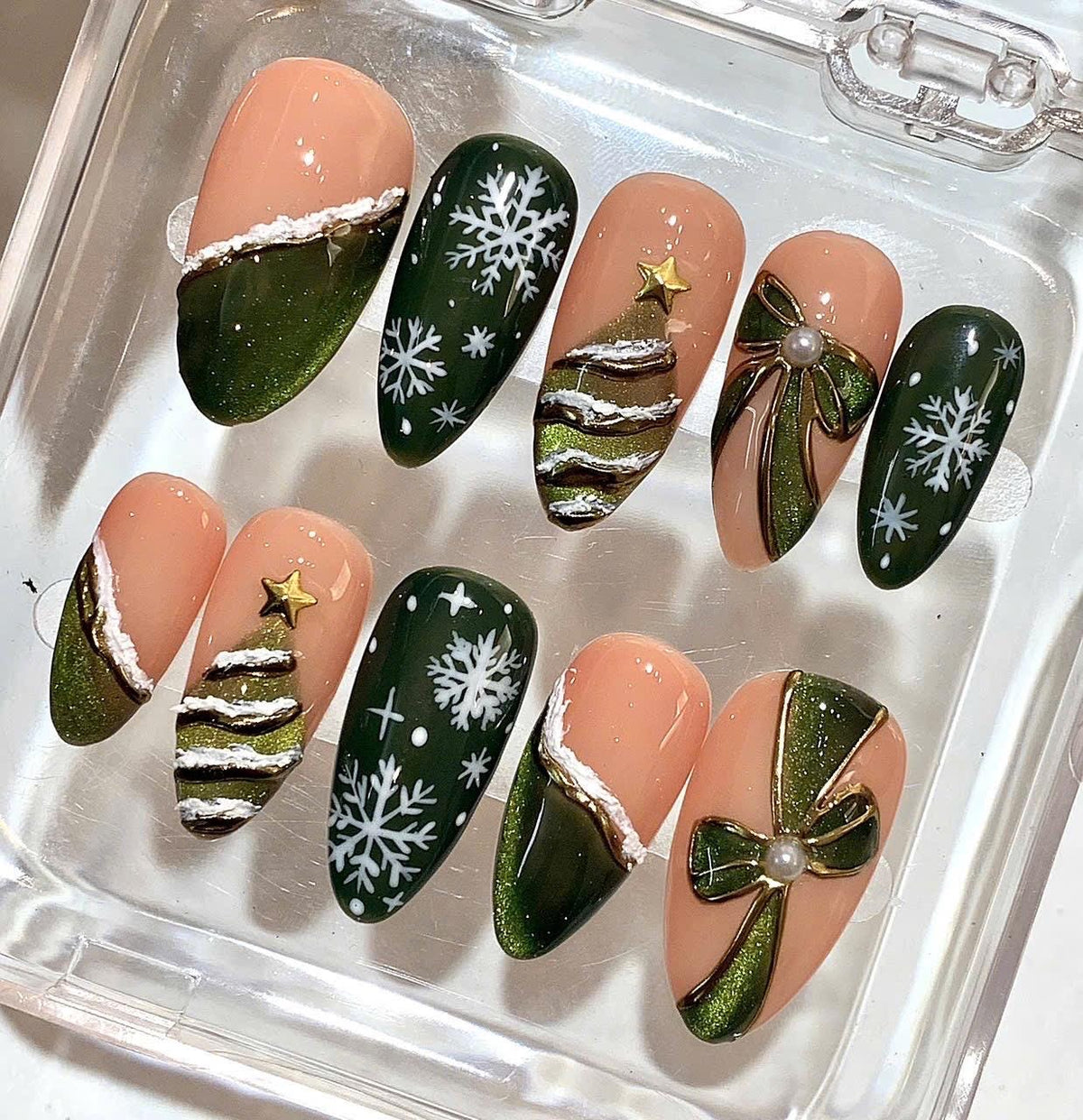 Green Christmas Press On Nails – Snowflake & Tree Design
