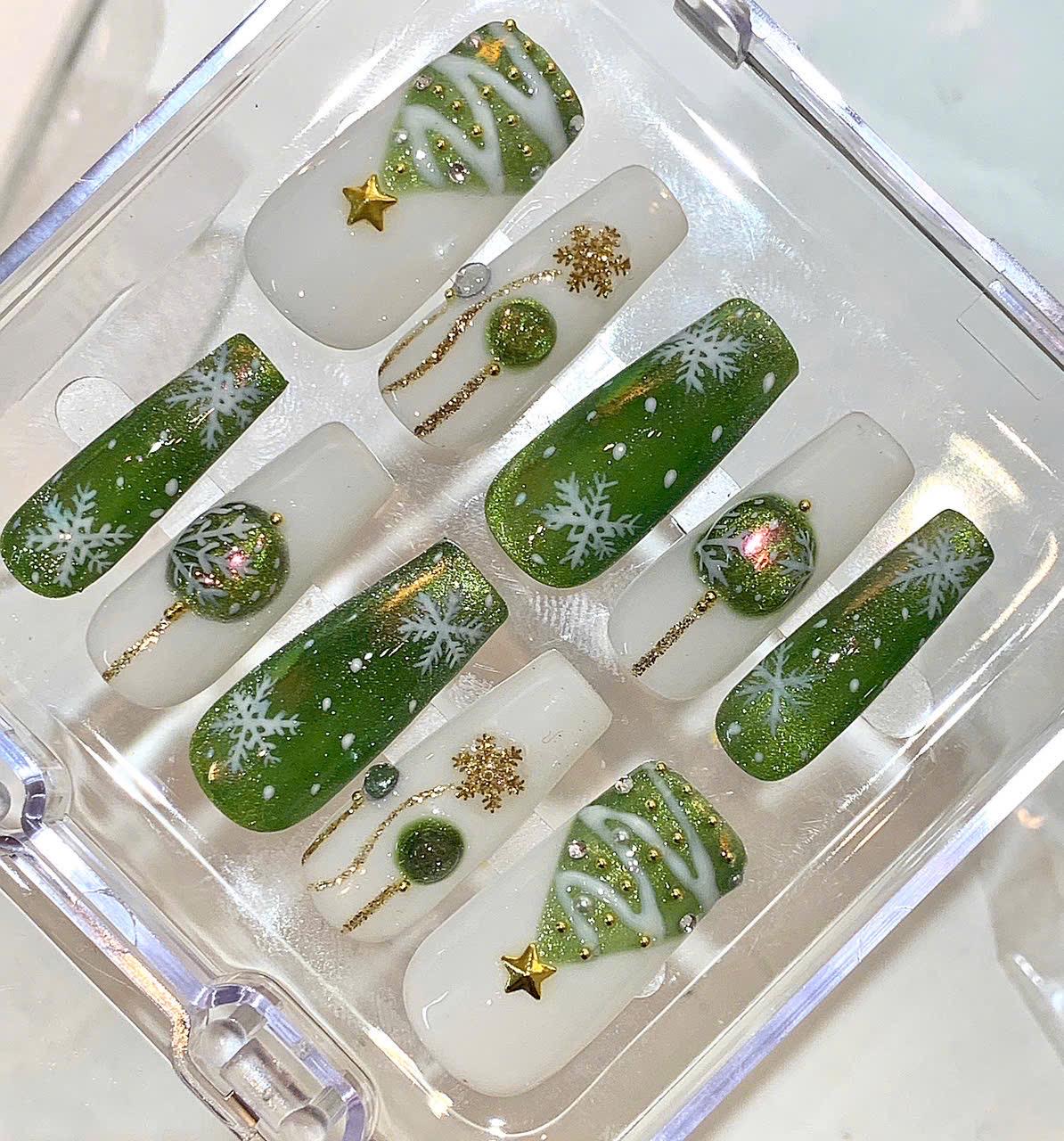 Green Christmas Tree Press On Nails - Holiday Snowflake Fake Nails