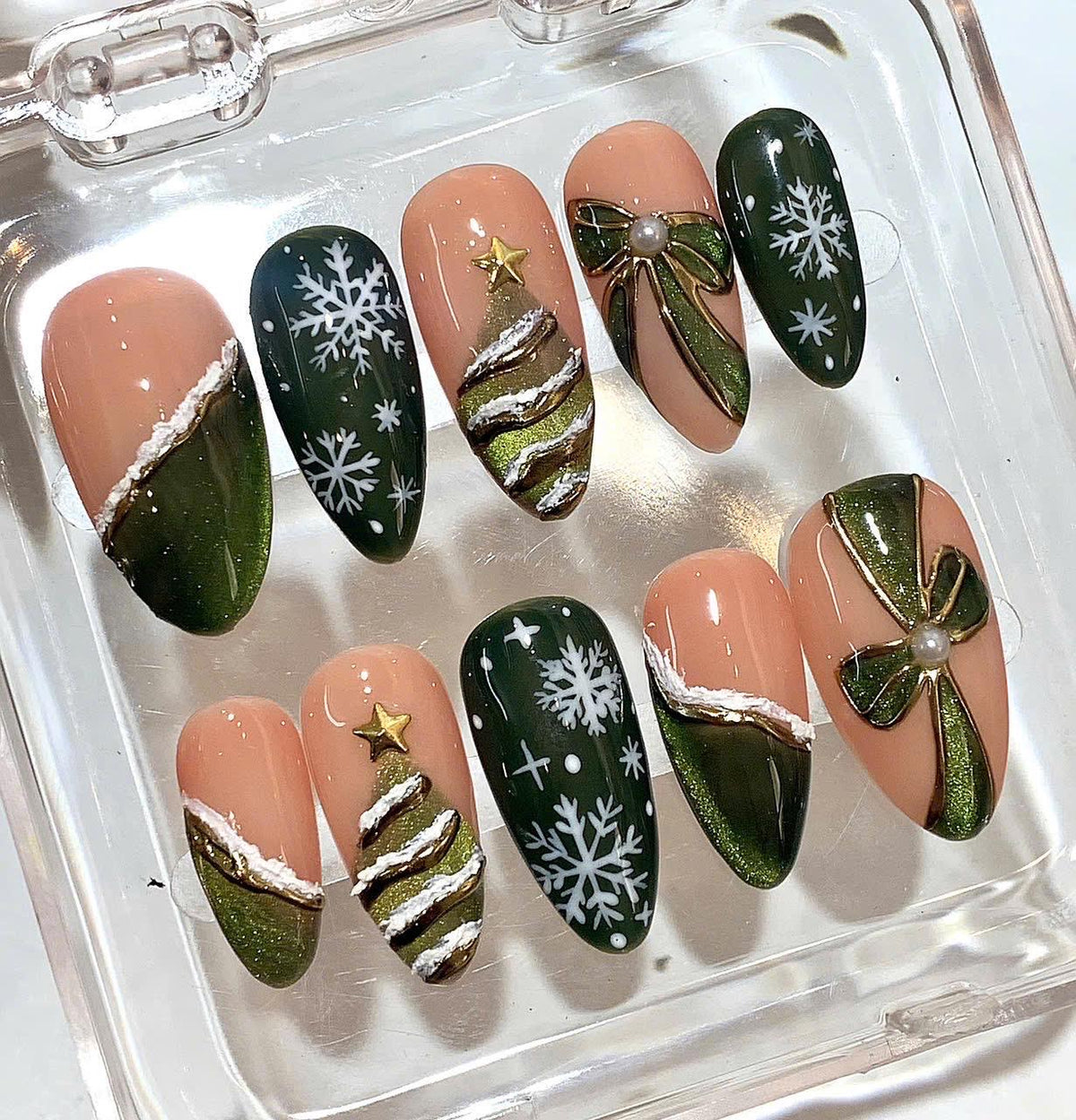 Green Christmas Press On Nails – Snowflake & Tree Design