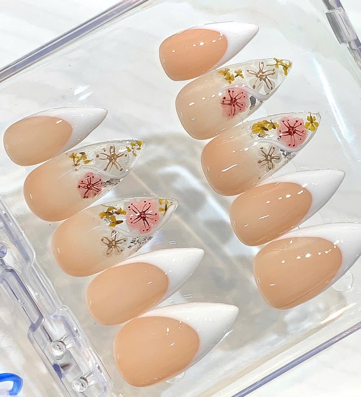 Minimalist Nude French Tip Press On Nails, Dried Flower Floral Nails, Elegant Spring Bridal Nails, Handmade Almond Shape Fake Nails