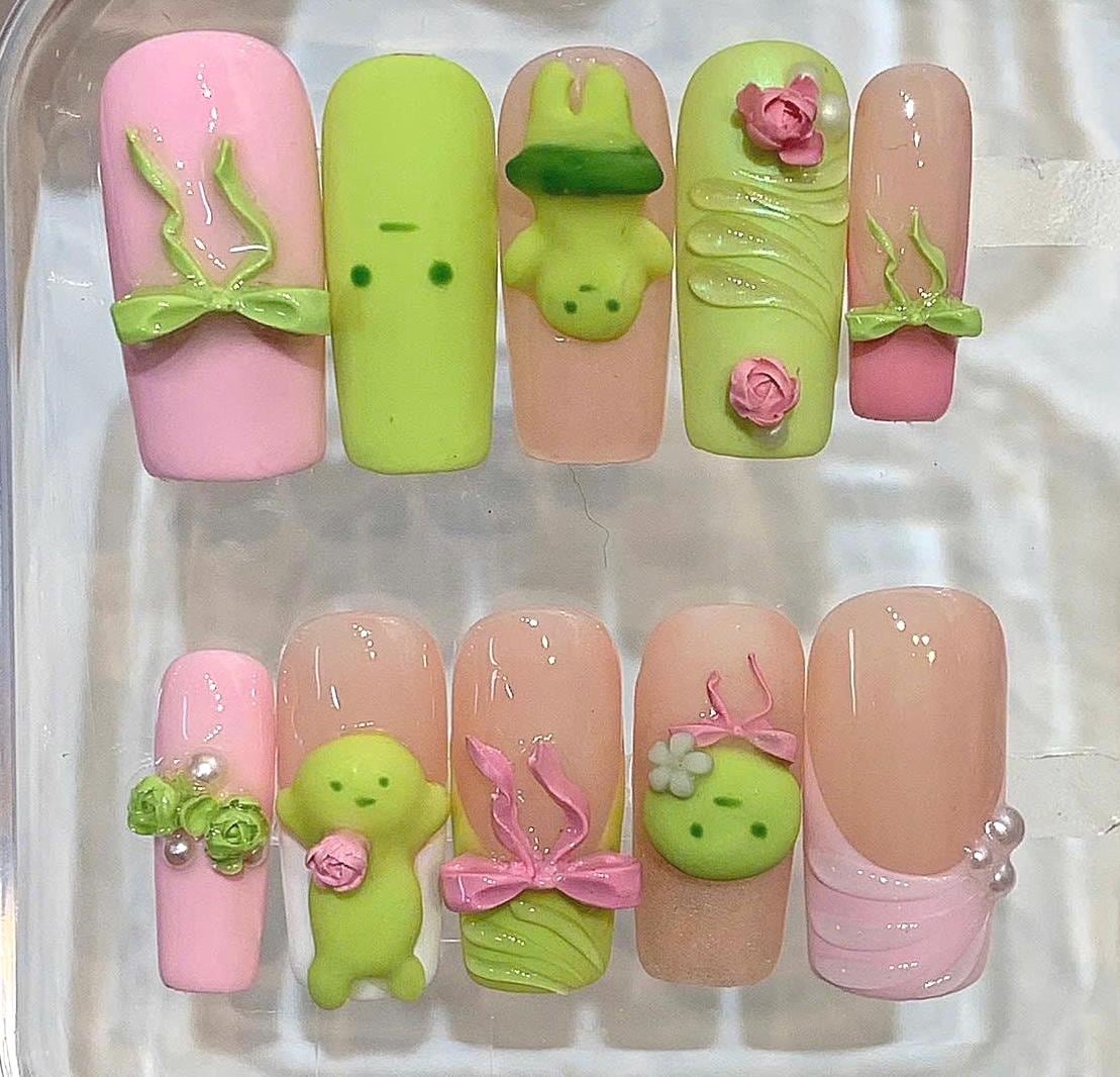 Kawaii 3D Alien Press On Nails – Green & Pink Nail Set