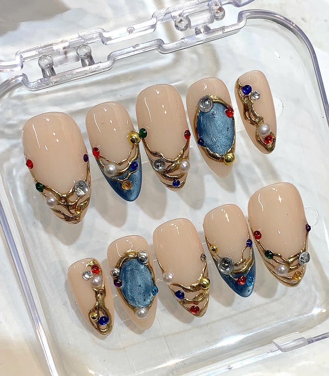 Luxury Blue Gemstone Press On Nails - Gold Chain Design - Royal Style Fake Nails