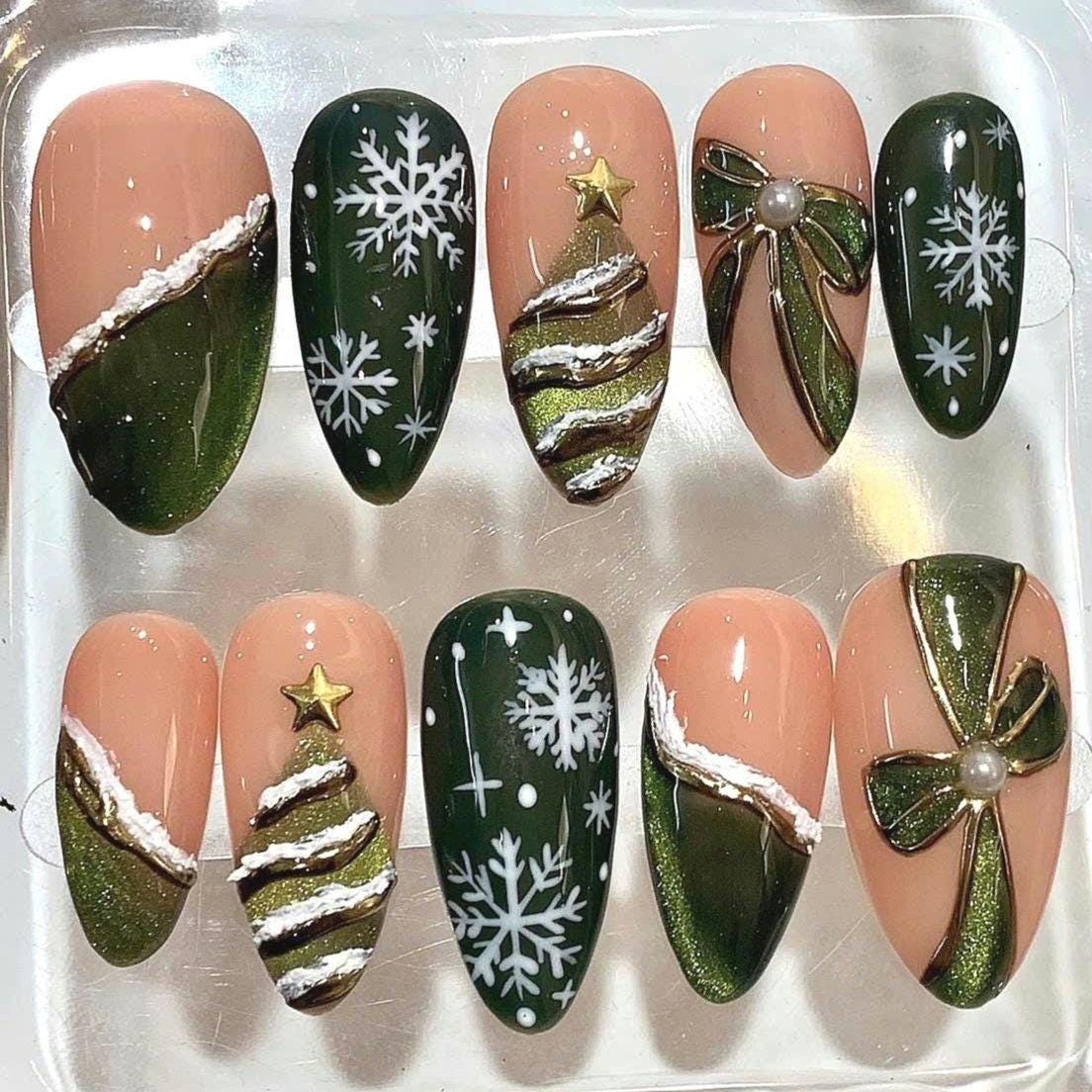 Green Christmas Press On Nails – Snowflake & Tree Design