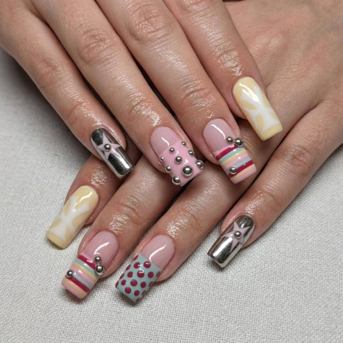Y2K Star Press On Nails, Retro Polka Dot Studded Nail Set