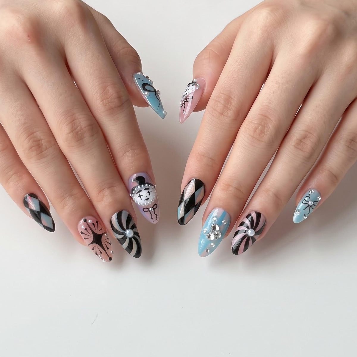 Clown Press On Nails with Vintage Clock, Harlequin Fake Nails in AlmondShape, Handmade Gothic Nail Art for Halloween, Party, Cosplay JB480UC