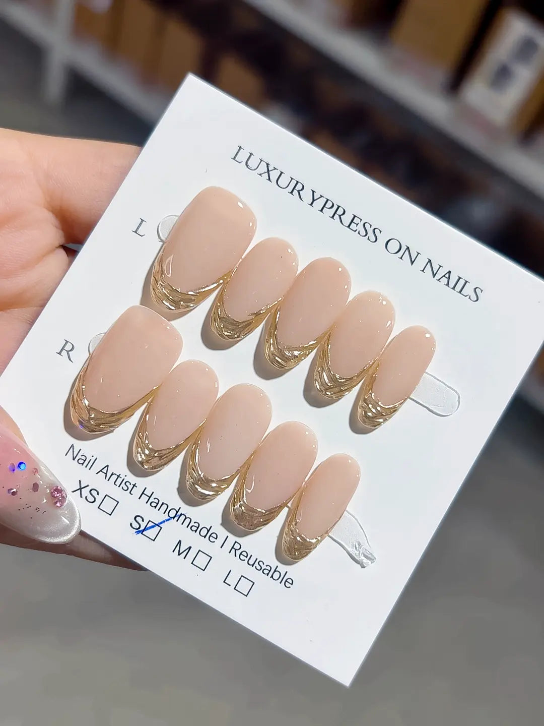 Medium Nude Gold Oval French tip
