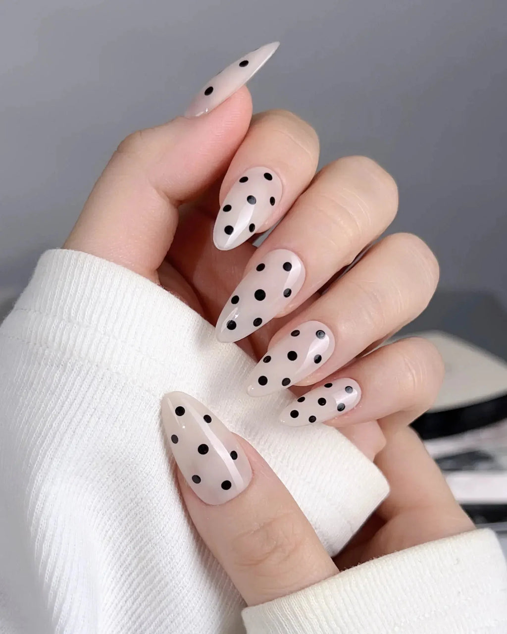 Dot Noir Reusable Press On Nails