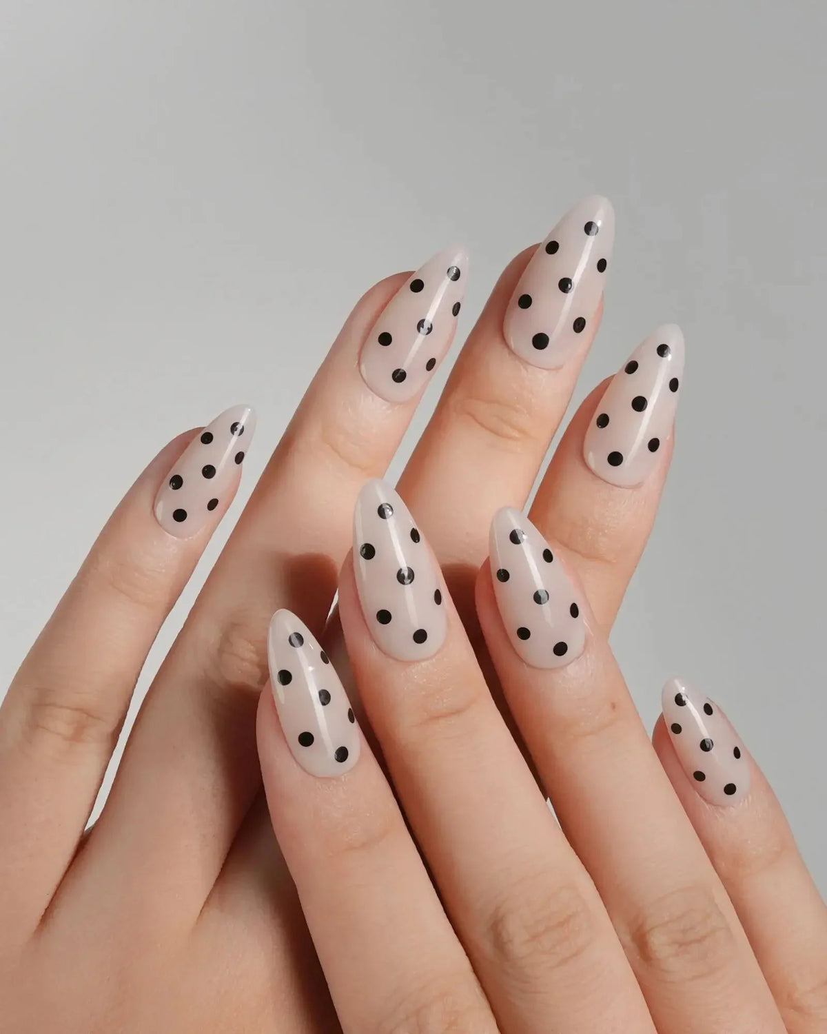 Dot Noir Reusable Press On Nails