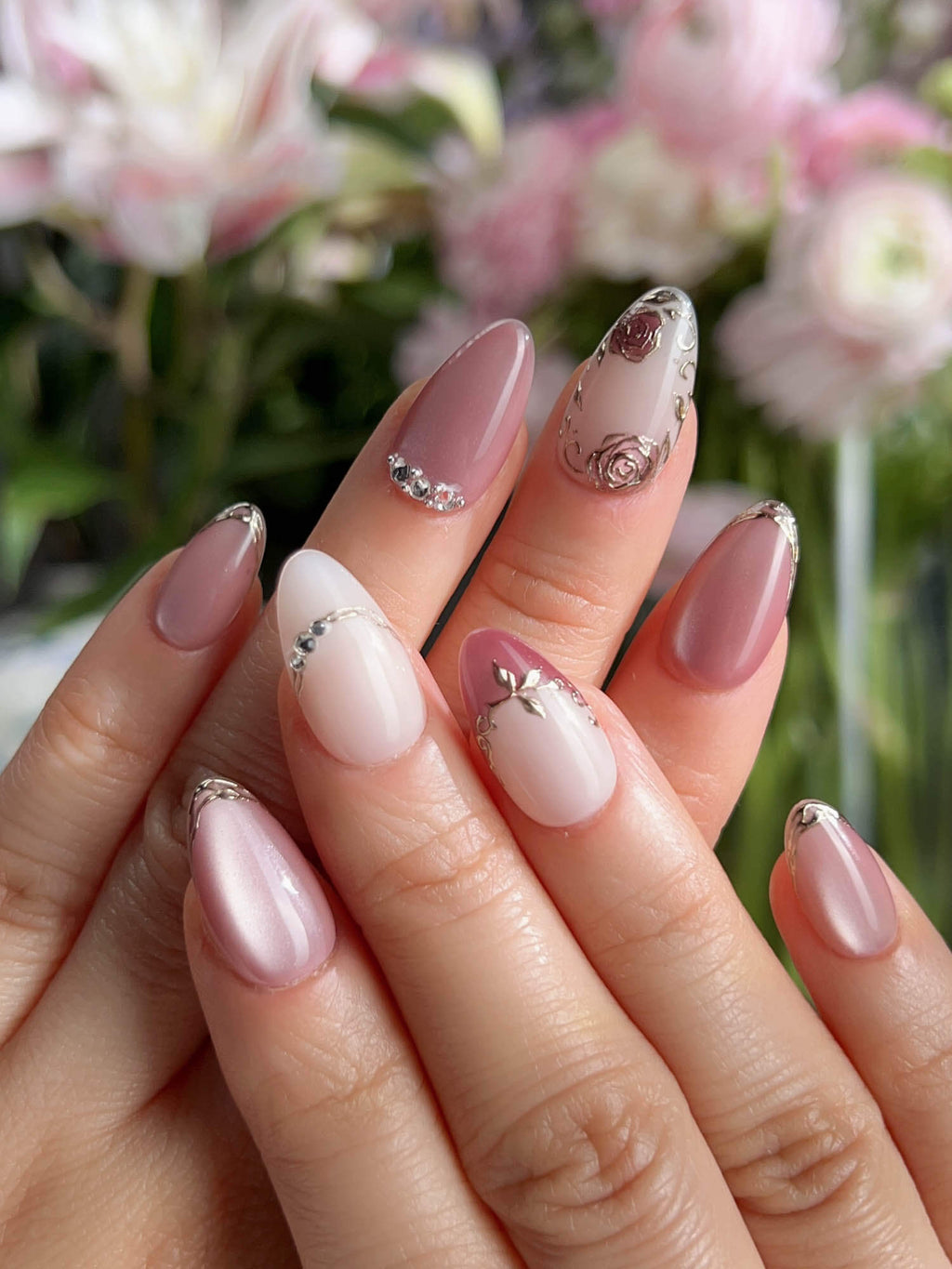 Rose Théâtre Noir Reusable Press On Nails