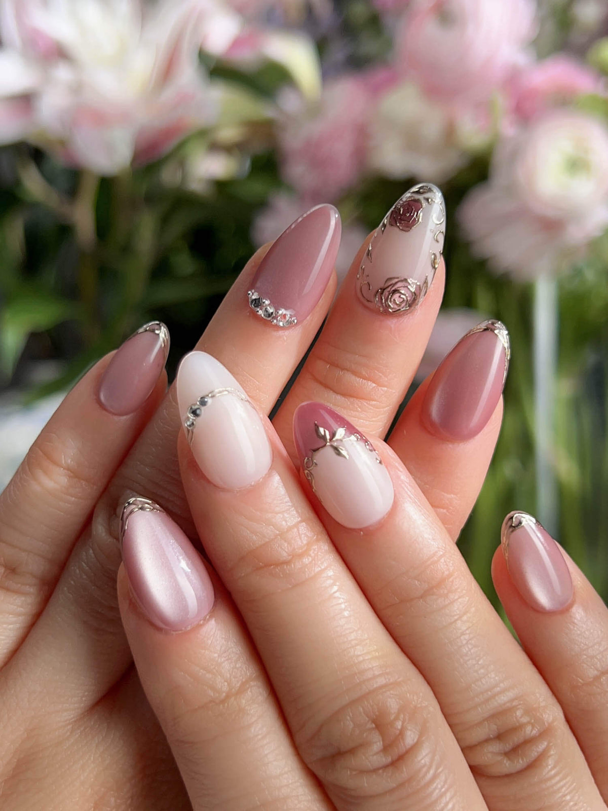 Rose Théâtre Noir Reusable Press On Nails
