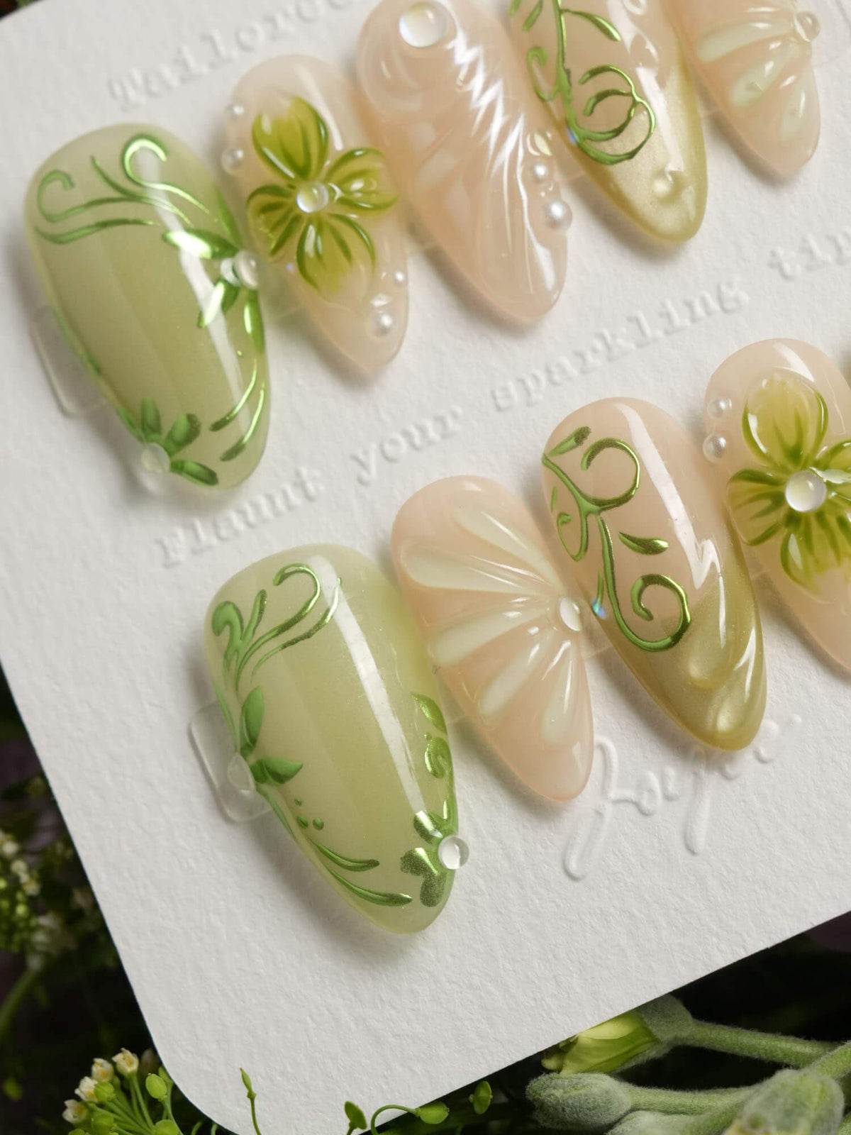 Vines Sneaky Climber Reusable Press On Nails
